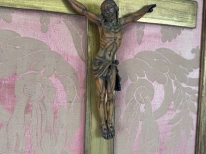 Crucifix with Christ in carved boxwood.
Presented...
