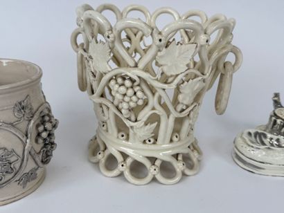 LANGEAIS, 20th century.
Cream and silver...