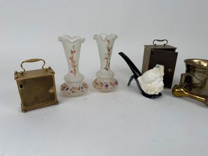 Lot including :
- Bronze mortar and pestle.
-...