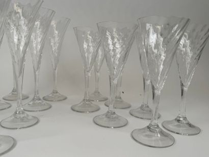 Part of a glass service including :
- 8 glasses...