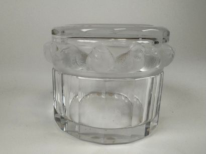 LALIQUE France.
ROBINSON model.
Circular...