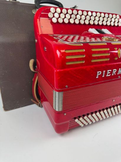 PIERMARIA
Red pearl chromatic accordion.
In...