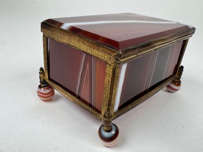 Small rectangular covered agate box, beveled...
