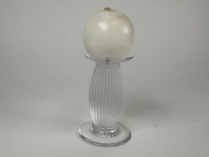 LALIQUE France.
LANGEAIS model.
Small candlestick...