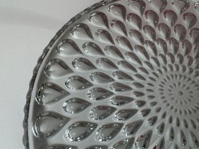 BACCARAT.
Circular crystal trivet decorated...