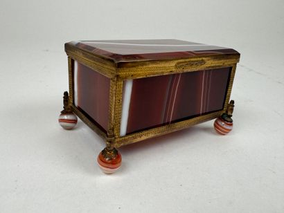 Small rectangular covered agate box, beveled...