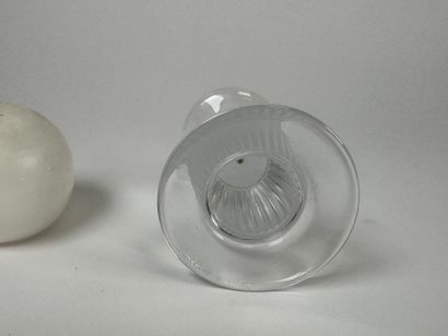 LALIQUE France.
LANGEAIS model.
Small candlestick...