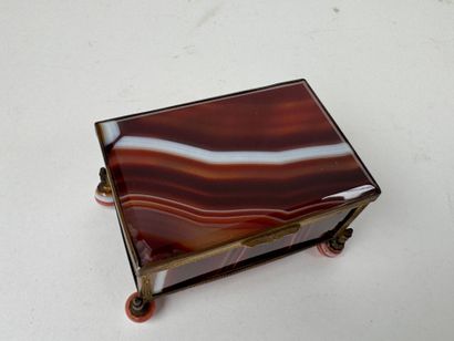 Small rectangular covered agate box, beveled...