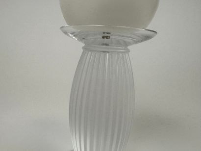 LALIQUE France.
LANGEAIS model.
Small candlestick...