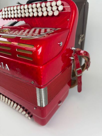 PIERMARIA
Red pearl chromatic accordion.
In...