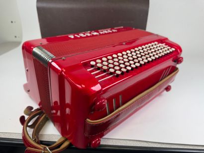 PIERMARIA
Red pearl chromatic accordion.
In...