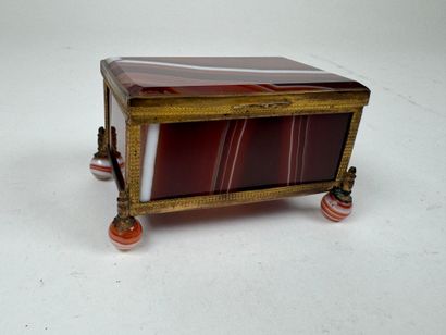 Small rectangular covered agate box, beveled...