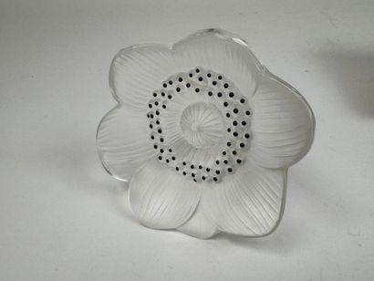 LALIQUE France.
Poppy flower.
Moulded and...