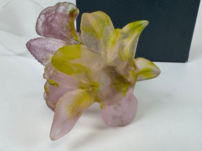 DAUM France.
Model roses.
Crystal soliflore...