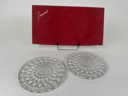 BACCARAT.
Pair of crystal coasters decorated...