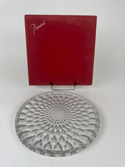 BACCARAT.
Circular crystal trivet decorated...