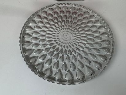BACCARAT.
Circular crystal trivet decorated...