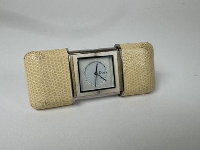 DIOR. 
Bag alarm watch, chrome case in stingray.
...