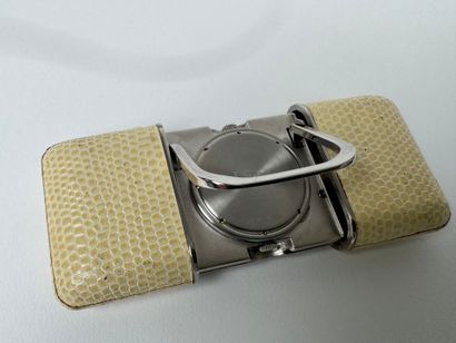 DIOR. 
Bag alarm watch, chrome case in stingray.
...