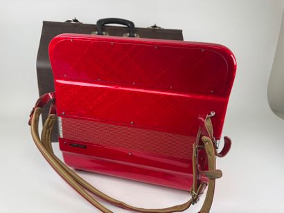 PIERMARIA
Red pearl chromatic accordion.
In...