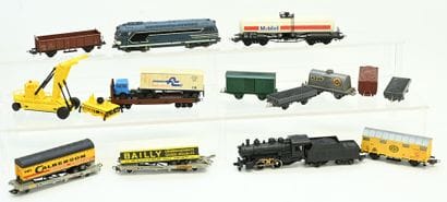 Lima, JOUEF and various Ho, 11 cars and 2...