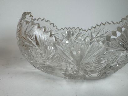 Cut and colored crystal lot including :
-...