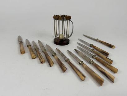 Set including :
- a wooden snail set, chromed...