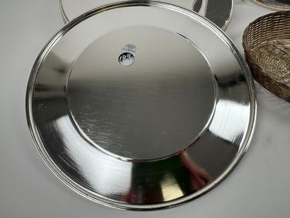 Set of 10 circular silver-plated plates with...