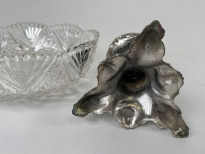 Tripod silver-plated metal bowl decorated...