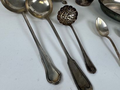 Silver-plated lot including :
- CRISTOFLE;
Verseuse,...