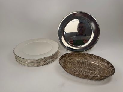 Set of 10 circular silver-plated plates with...