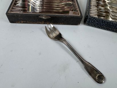 Silver-plated lot including:
- ERCUIS.
12...