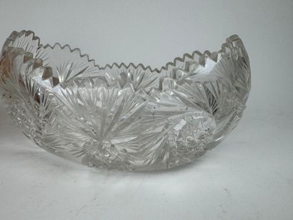 Cut and colored crystal lot including :
-...