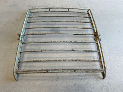 OLD adaptable steel gallery. 121 x 104 c...