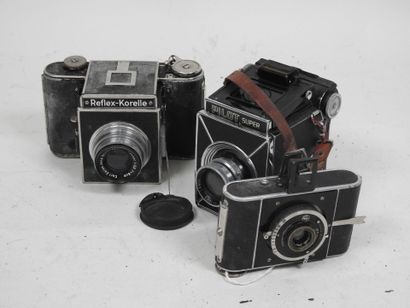 Set of three miscellaneous cameras: 
- REFLEX...