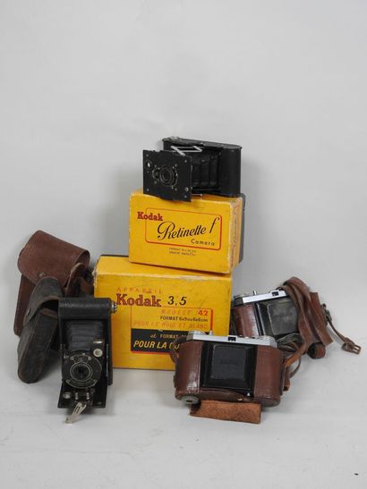 Set of eight KODAK cameras including two...