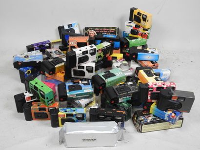 Important set of over sixty various disposable...