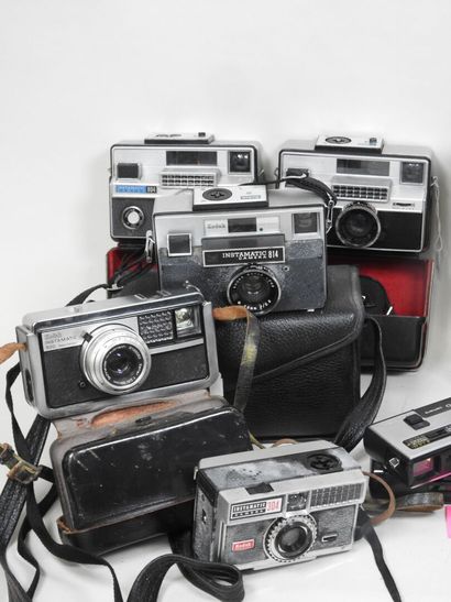 Set of around forty KODAK cameras, mainly...