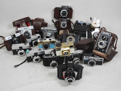 Important set of FERRANIA cameras.