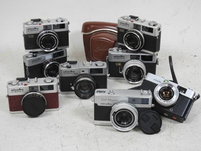 Set of eight MINOLTA HI-MATIC cameras of...