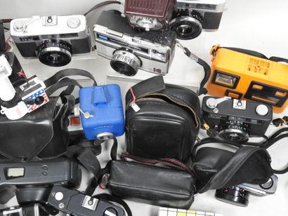 Set of around thirty compact, pocket and...
