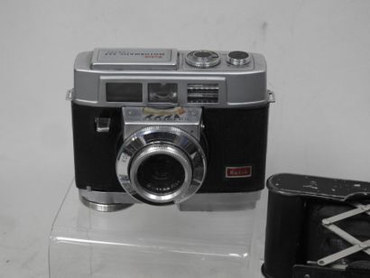 Set of seven KODAK cameras including :
-...