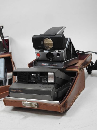 Set of six Polaroid cameras including: 
-...