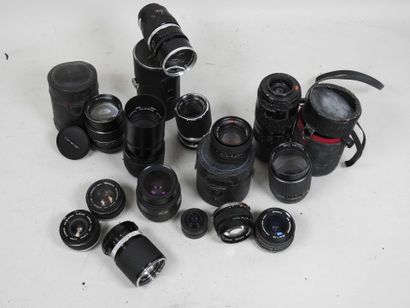 Set of more than a dozen different lenses,...