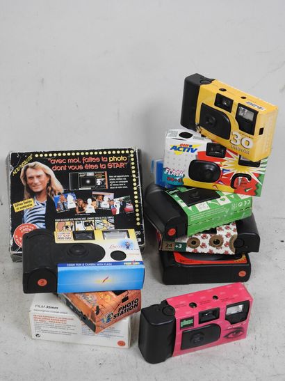Important set of over sixty various disposable...