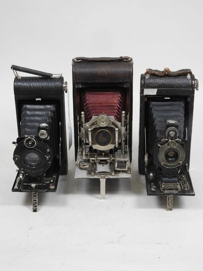 Set of four KODAK cameras including a N°2...