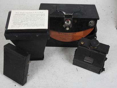 Set of two miscellaneous cameras: 
- a large...