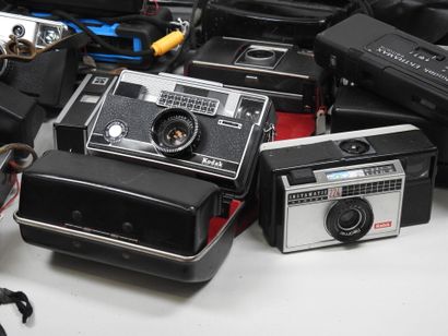 Set of around forty KODAK cameras, mainly...