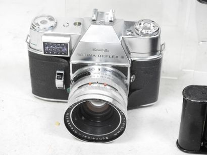 Set of seven KODAK cameras including :
-...