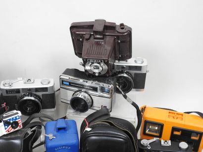 Set of around thirty compact, pocket and...